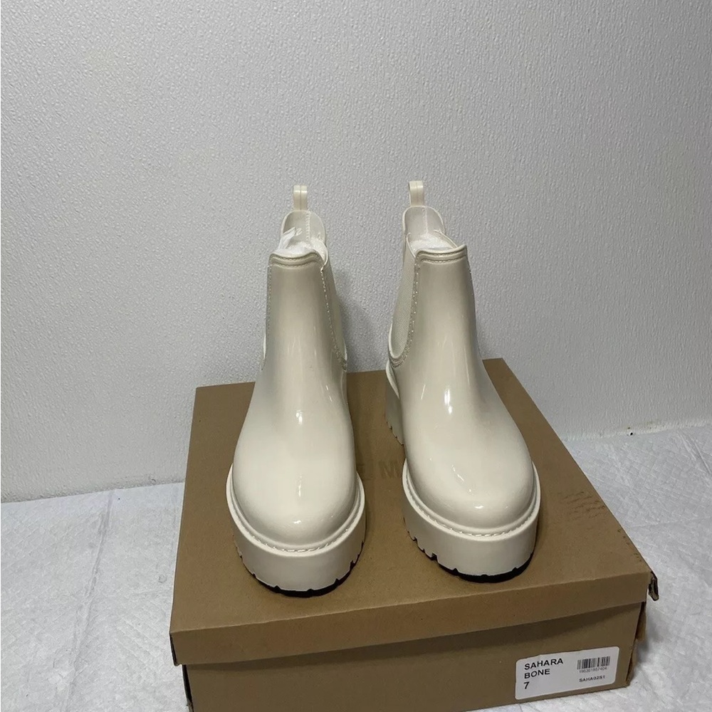 Steve Madden Sahara Bone Rain boots. Bone. 7
